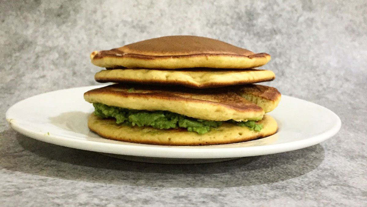 Fried cake with green tea filling