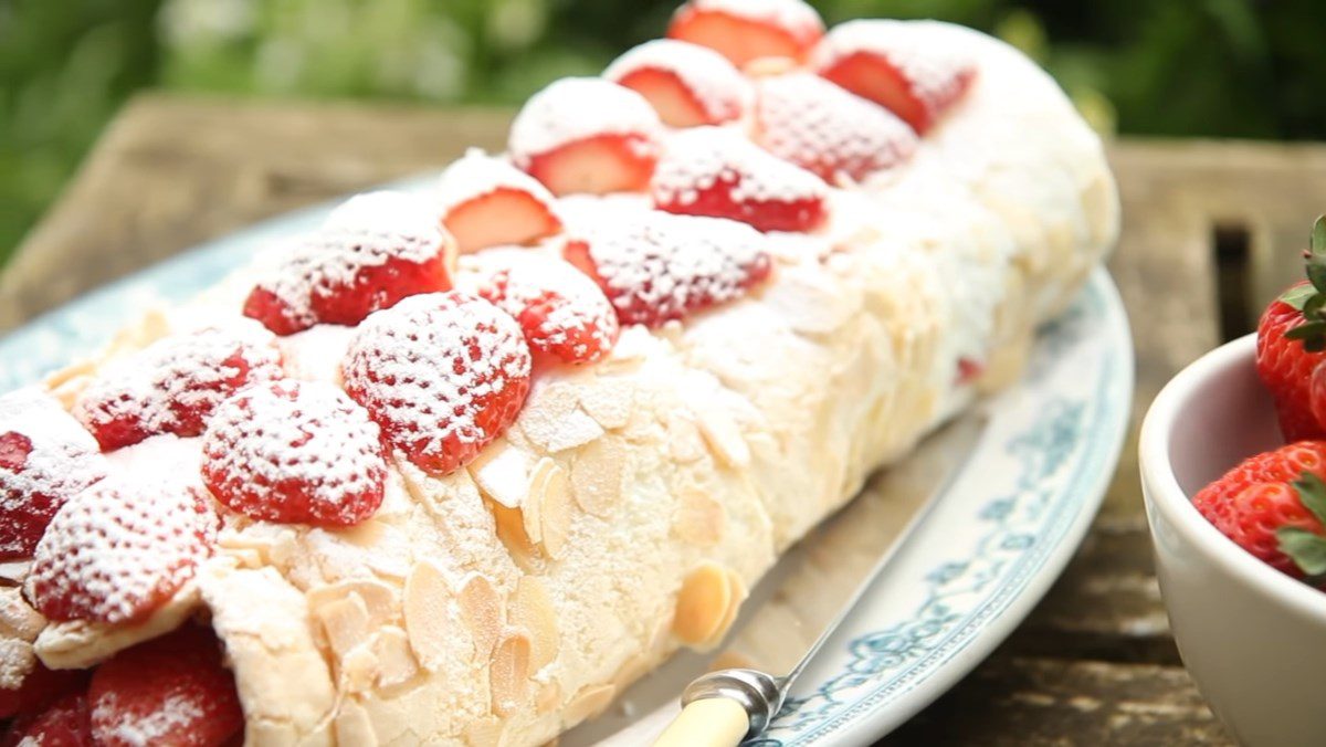 Strawberry Meringue Cheese Cake