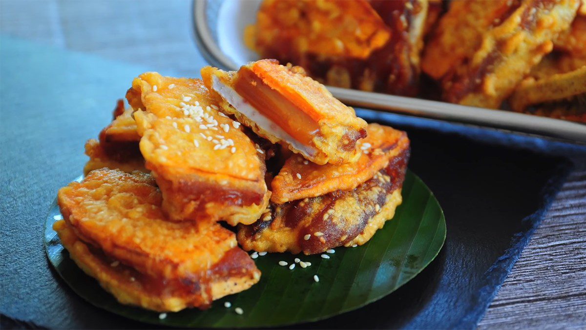 Crispy fried sticky rice cake