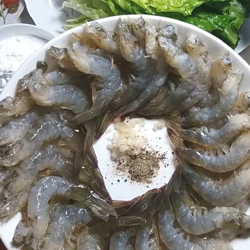 Step 4 Marinate the shrimp for Ho Tay shrimp cake