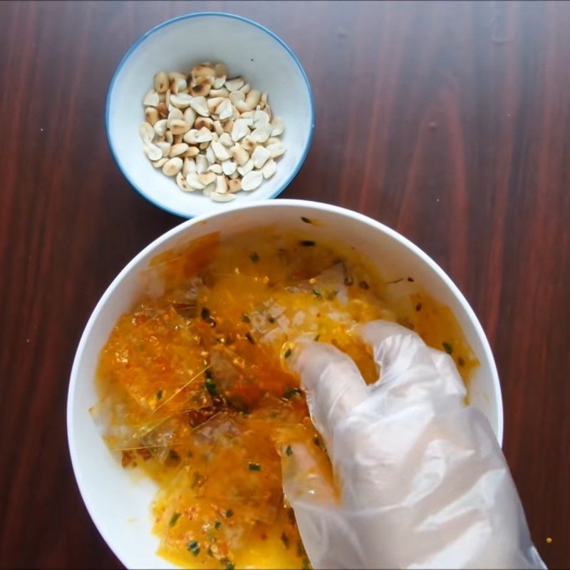 Step 5 Mixing rice paper Rice paper with scallion oil and garlic satay