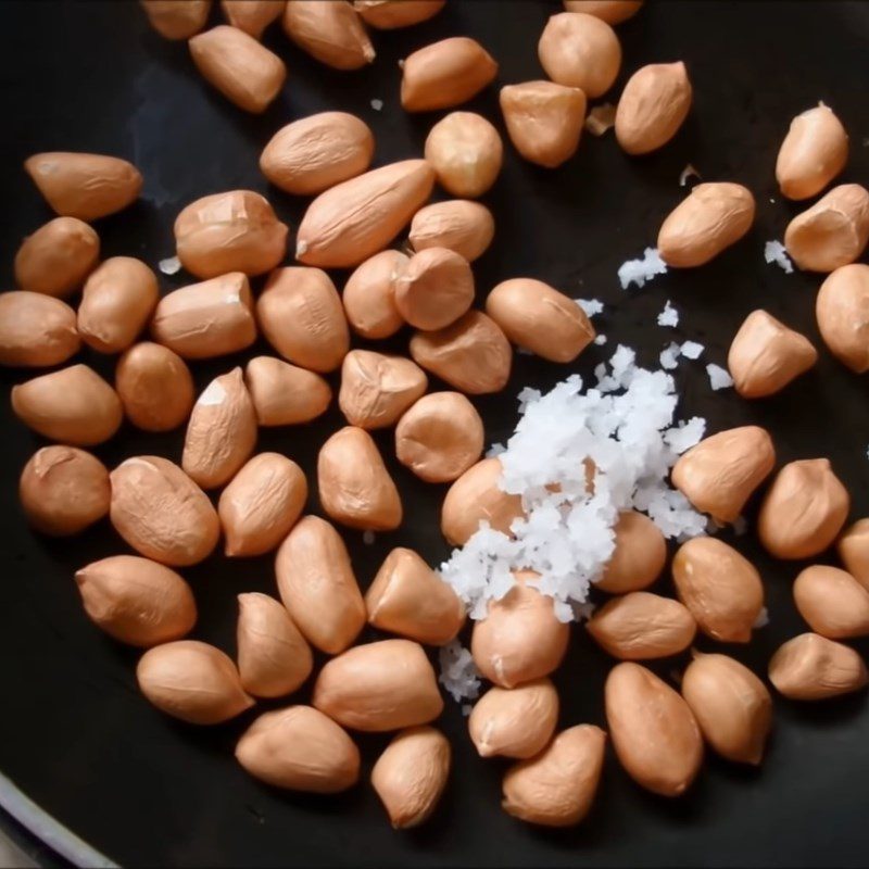 Step 4 Roasted peanuts for scallion oil garlic rice paper