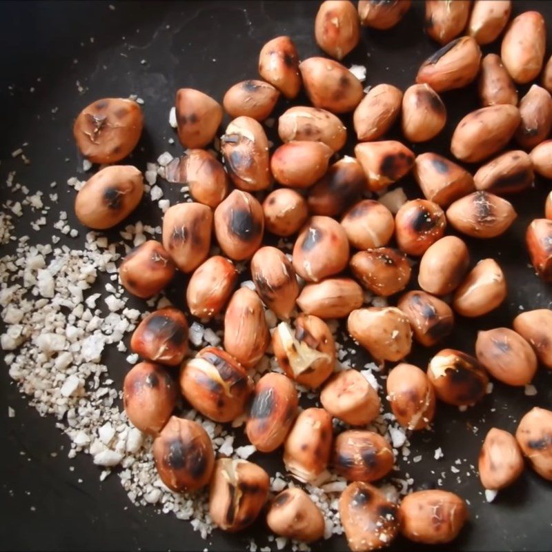 Step 4 Roasted peanuts for scallion oil garlic rice paper