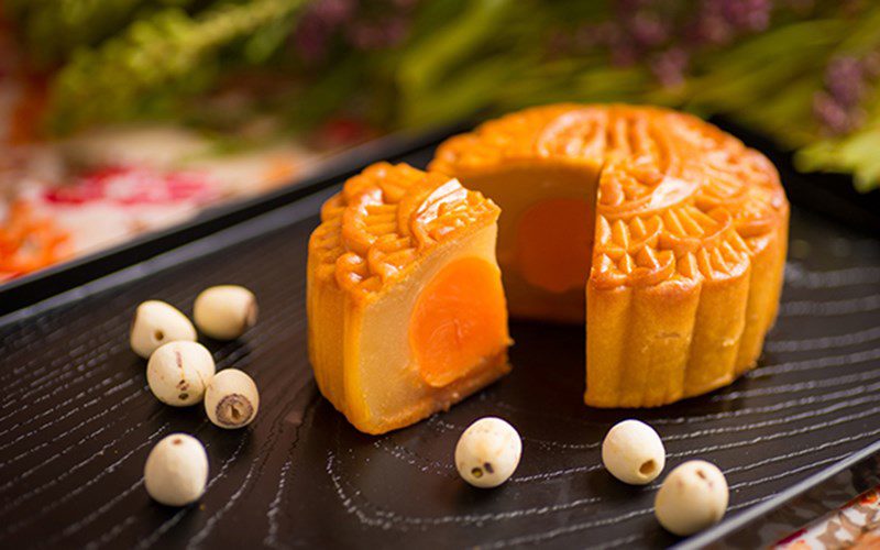 Mooncake with lotus seed filling