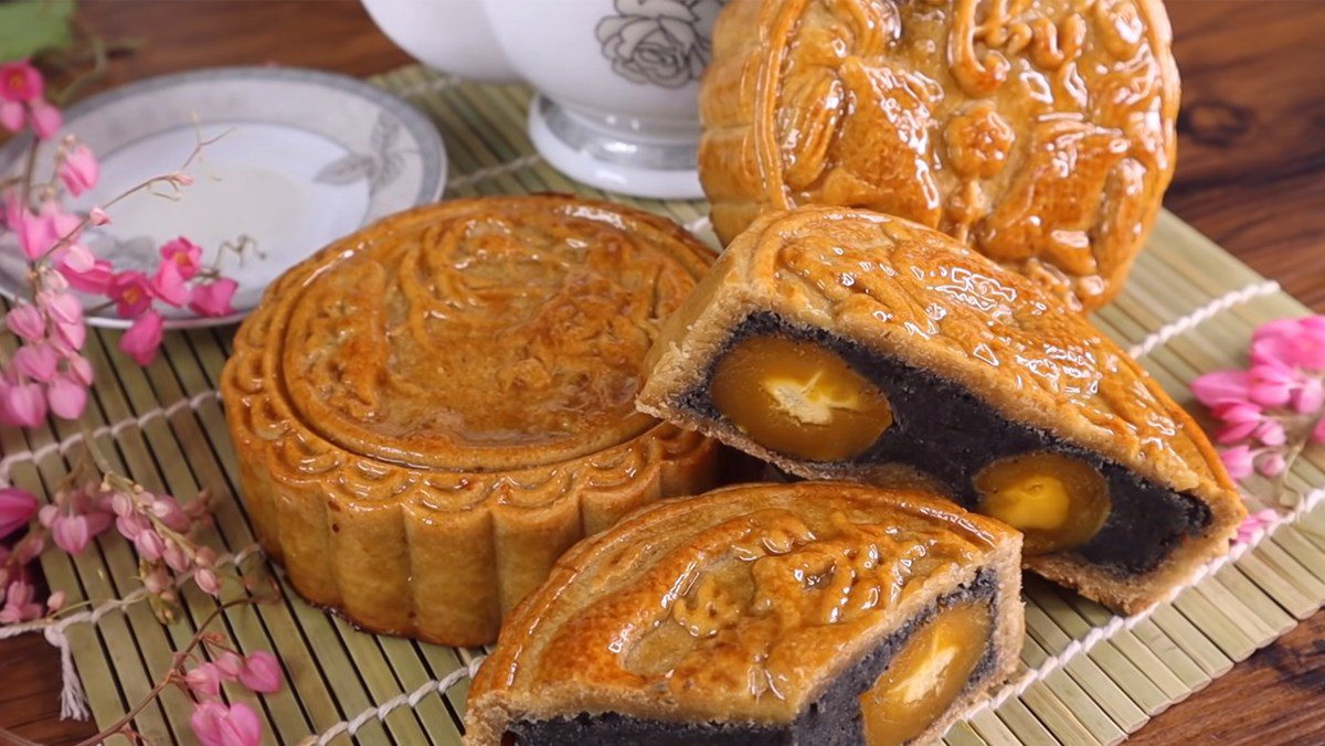 Mooncake with salted egg and black sesame