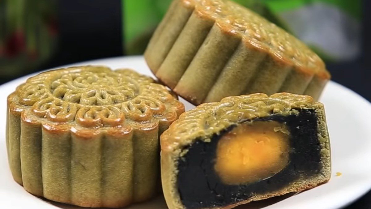 Green Tea Moon Cake with Black Sesame and Salted Egg Yolk