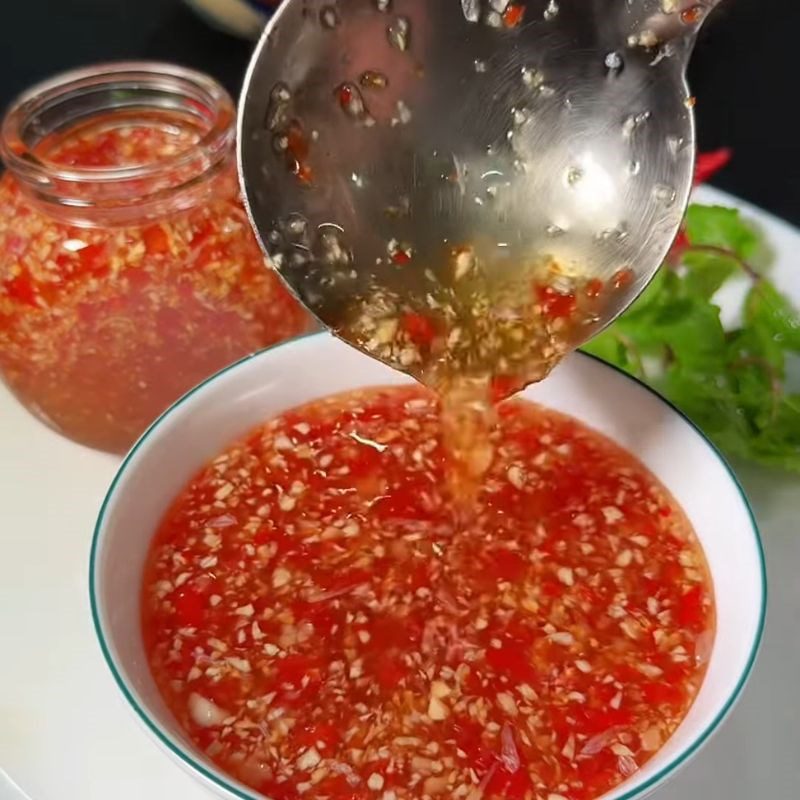 Step 4 Storing the sauce for the Vietnamese pork roll salad