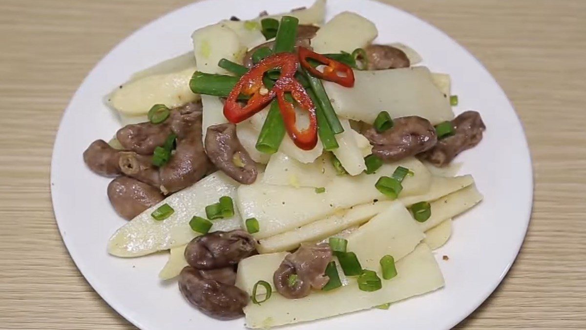 Snakehead fish belly stir-fried with bamboo shoots