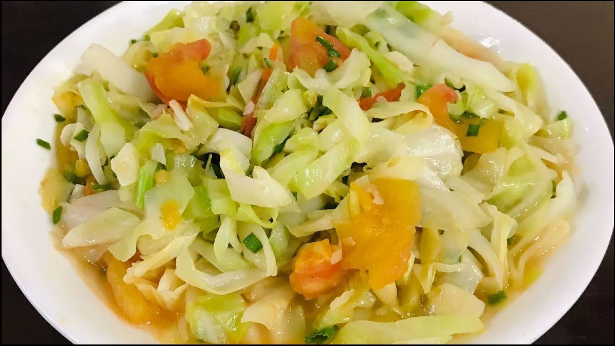 Stir-fried Cabbage with Tomatoes