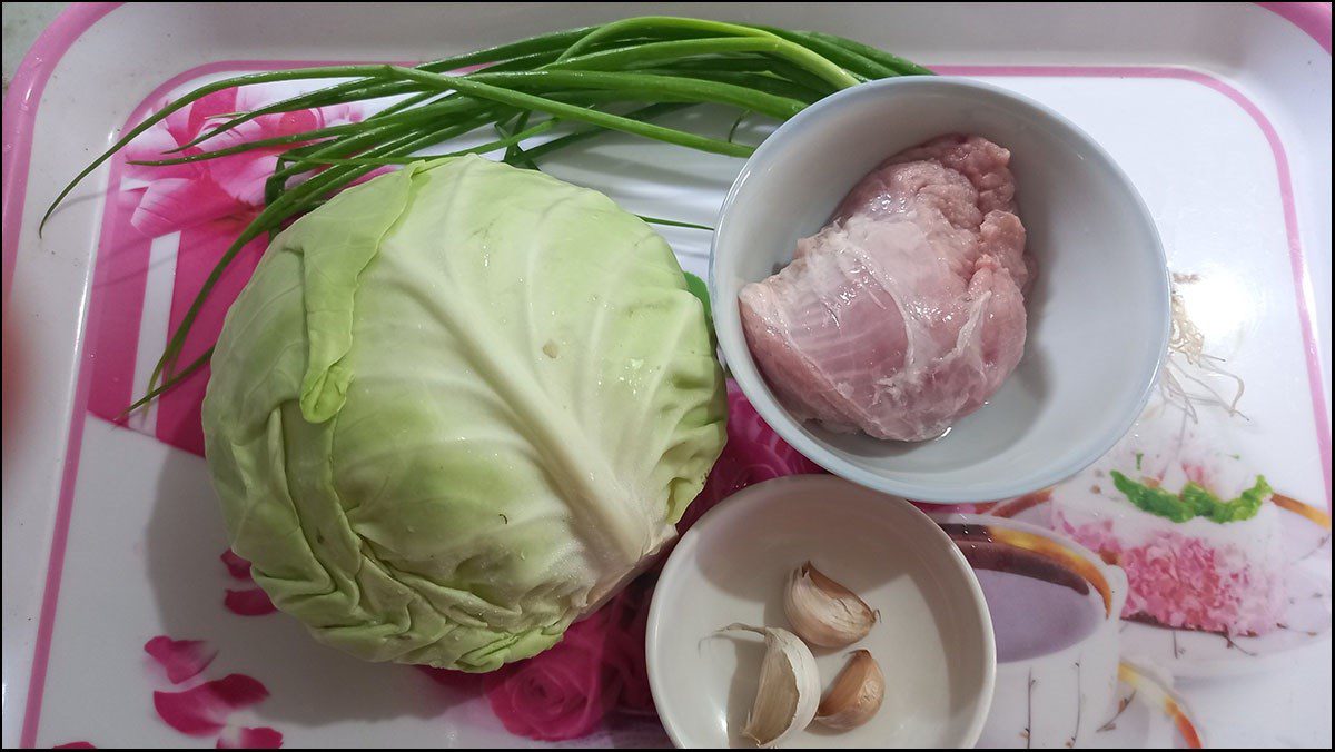 Ingredients for the dish stir-fried cabbage with pork