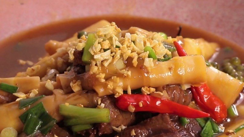 Beef brisket stewed with bamboo shoots