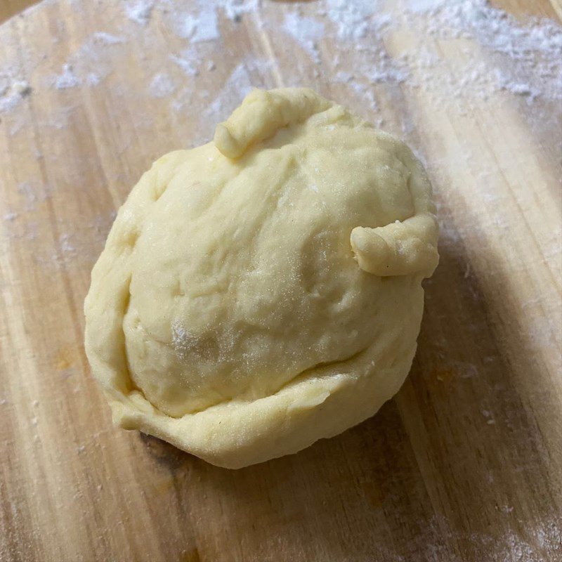 Step 4 Forming the buns Chicken-filled bread (recipe shared by user)