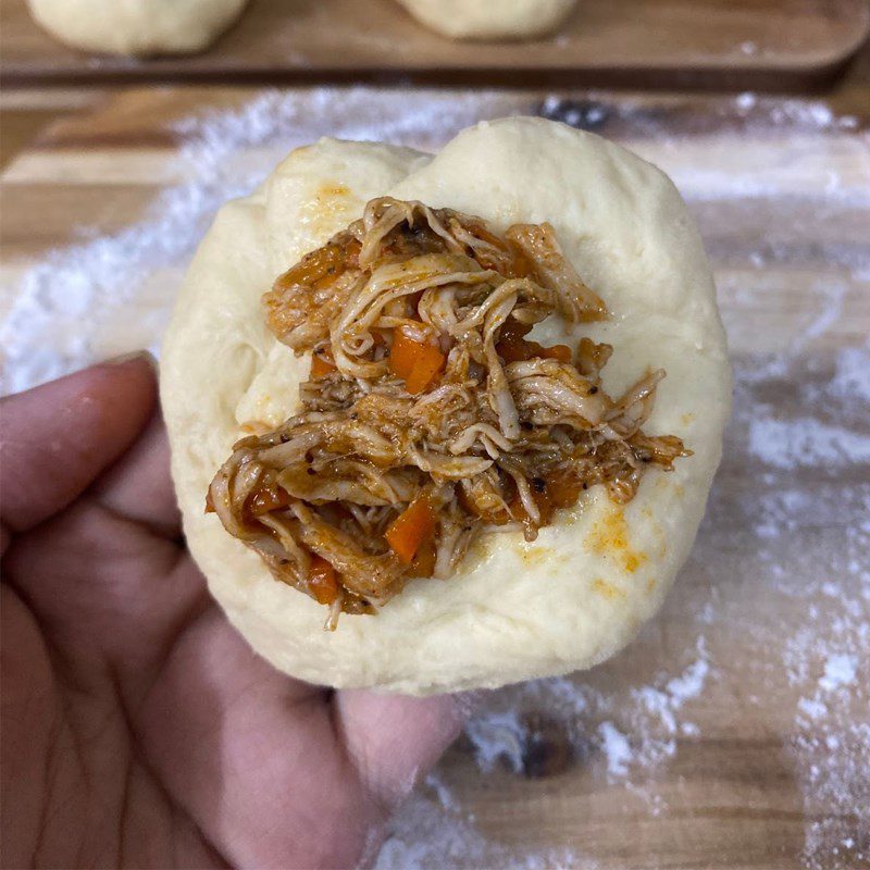 Step 4 Forming the buns Chicken-filled bread (recipe shared by user)