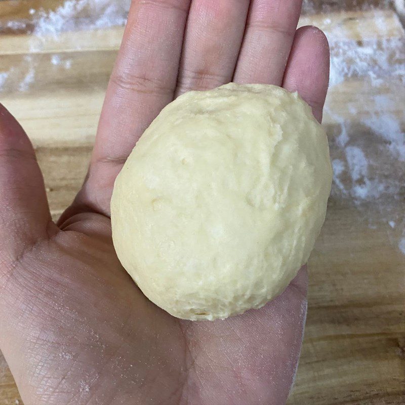 Step 4 Forming the buns Chicken-filled bread (recipe shared by user)