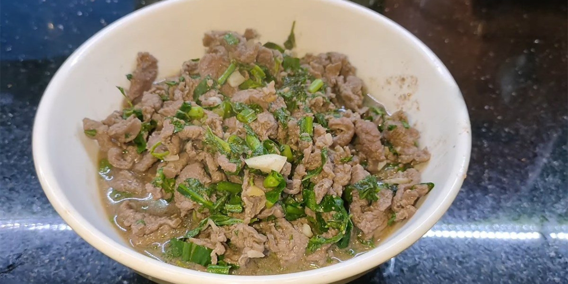 beef stir fried with ram herbs for a delicious additional meal 09699