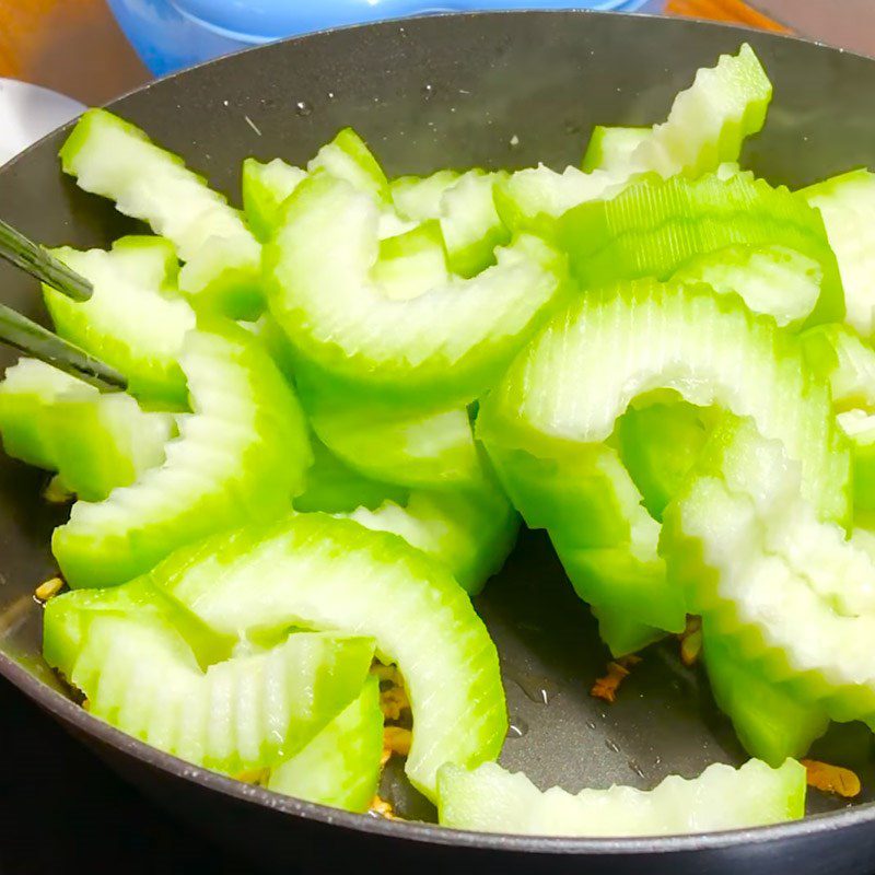 Step 2 Stir-fried pumpkin with garlic