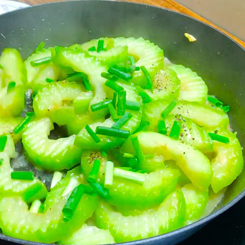 Step 3 Completion Stir-fried pumpkin with garlic