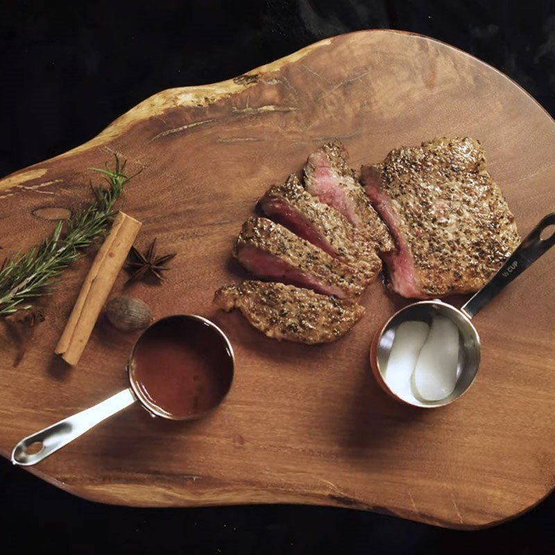 Step 4 Finished product Beef steak with red wine sauce