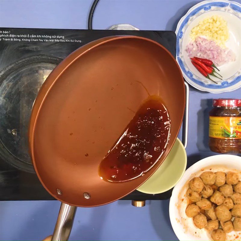 Step 2 Making cashew oil Stir-fried beef balls with lemongrass and chili