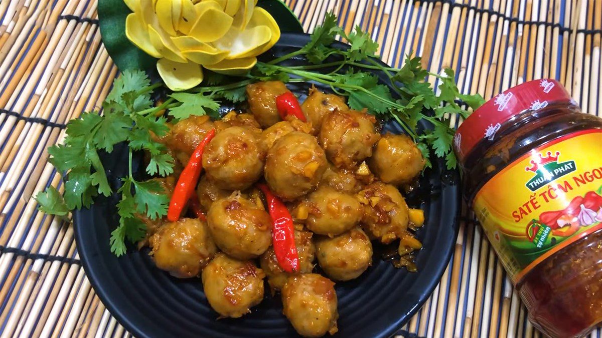 Stir-fried beef balls with lemongrass and chili