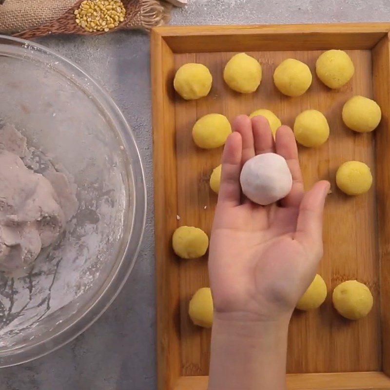 Step 5 Wrapping the filling Sweet taro cake with mung bean filling