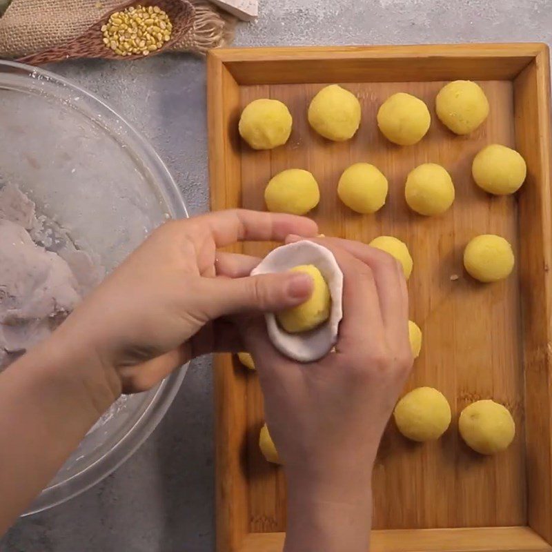 Step 5 Wrapping the filling Sweet taro cake with mung bean filling