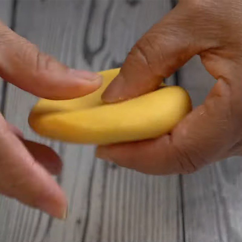 Step 4 Wrapping the filling Yellow sweet potato cake steamed