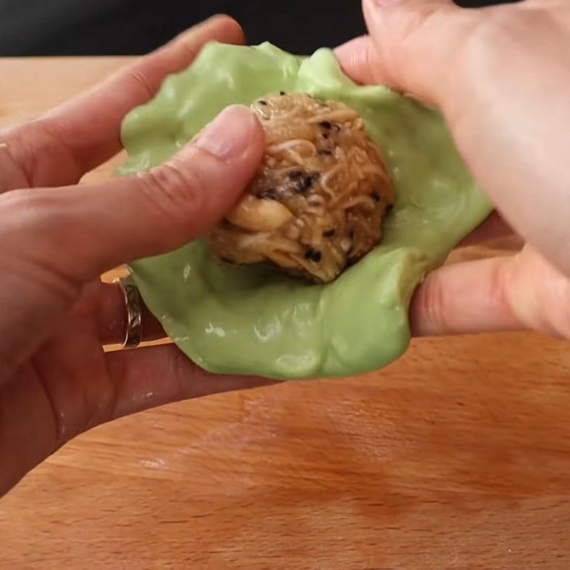 Step 4 Wrapping the filling for the Pandan cake with coconut filling