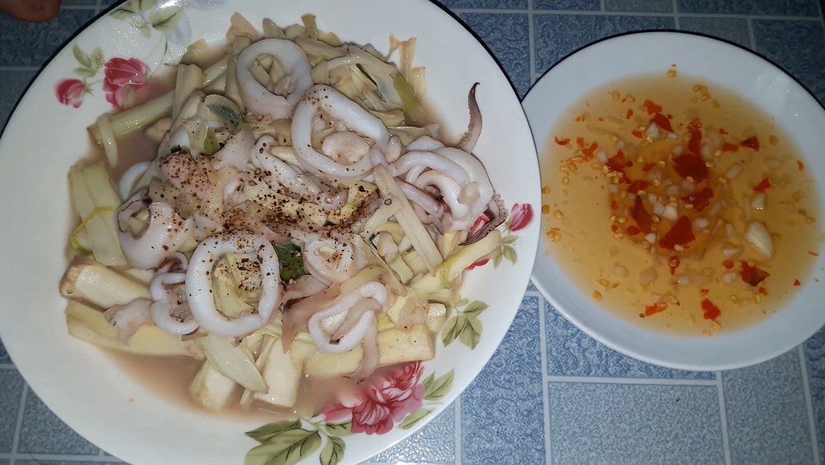 Stir-fried bamboo shoots with squid