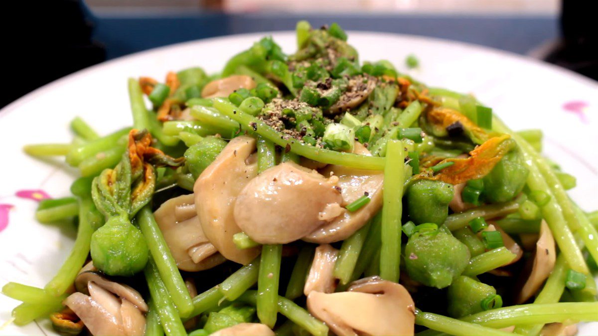 Stir-fried Squash Blossoms with Straw Mushrooms