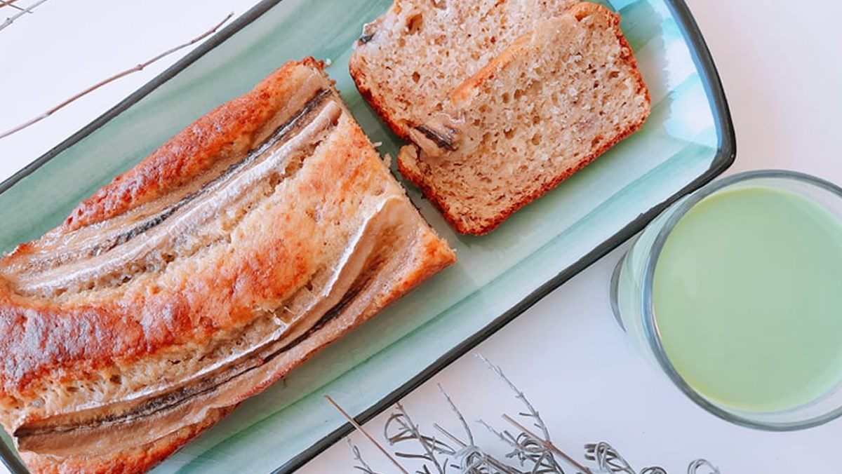 Banana sponge cake with butter using the oven