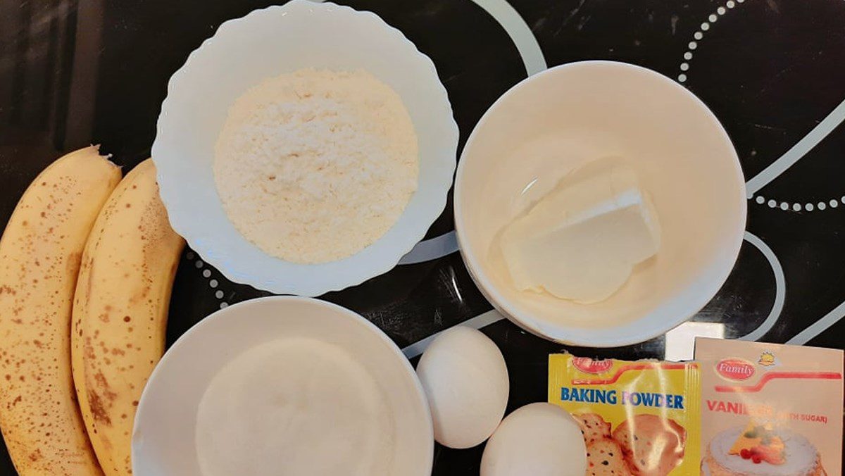 Ingredients for banana sponge cake using the oven