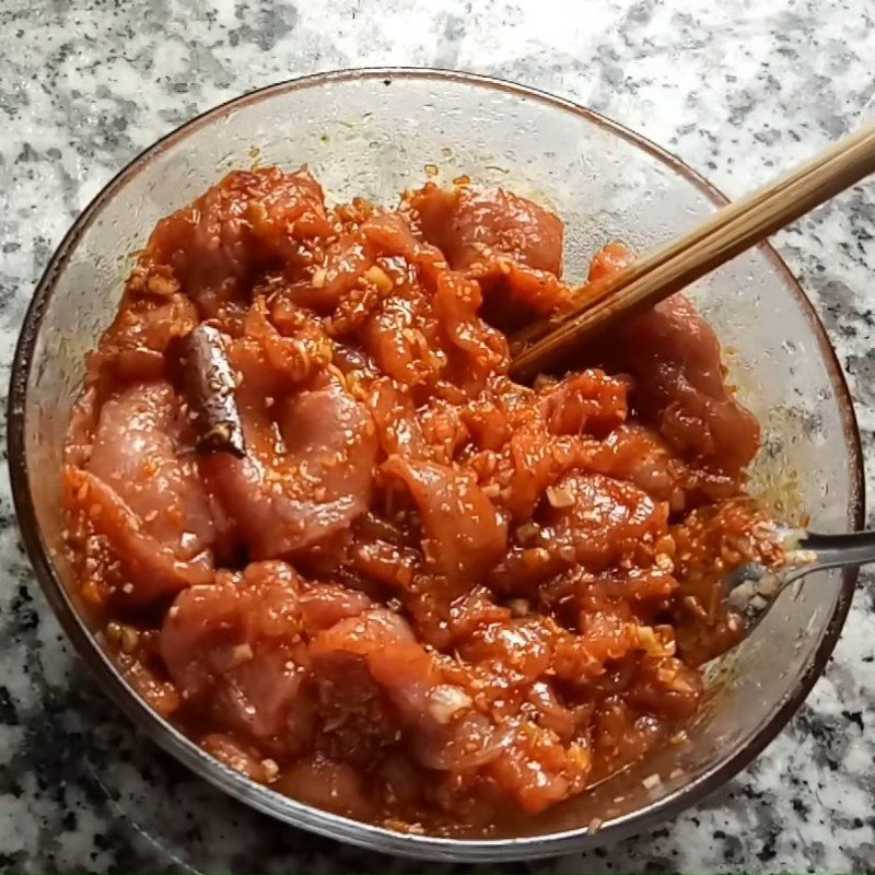 Step 1 Prepare and marinate beef Stir-fried beef with satay