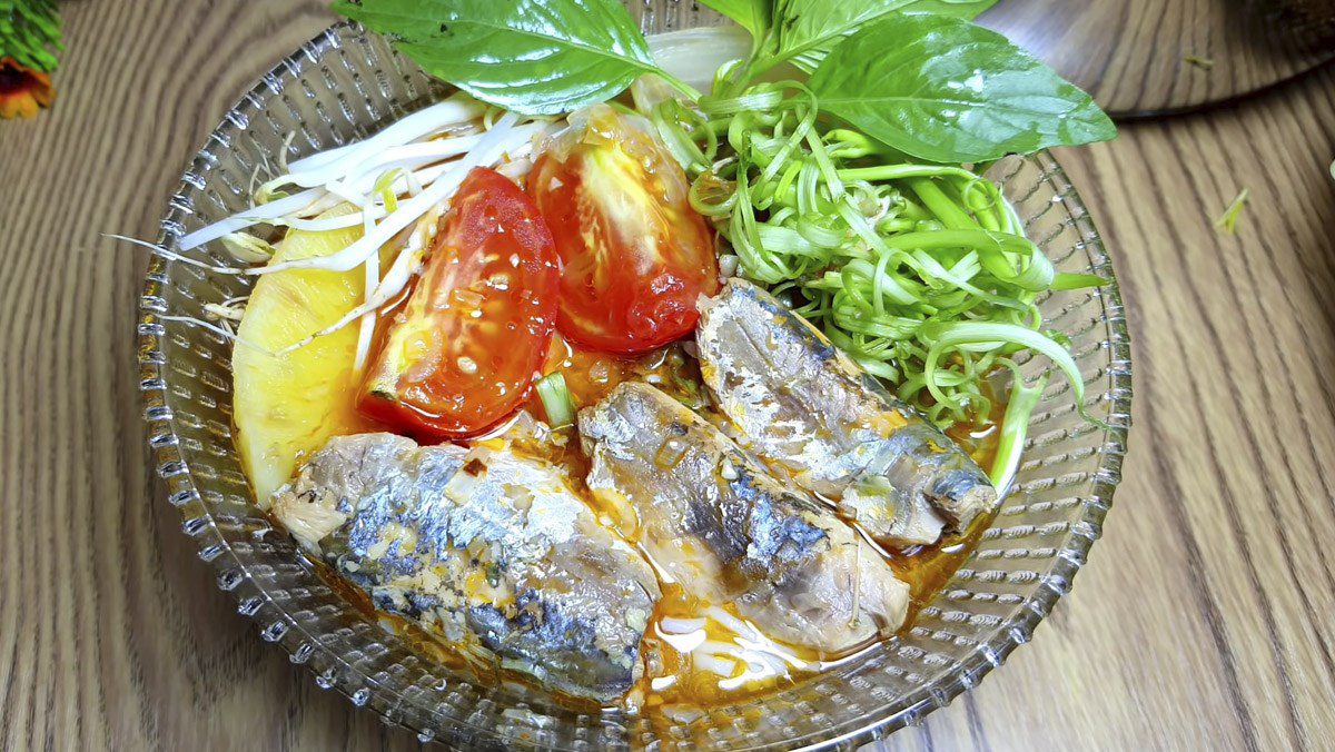 Canned mackerel noodles