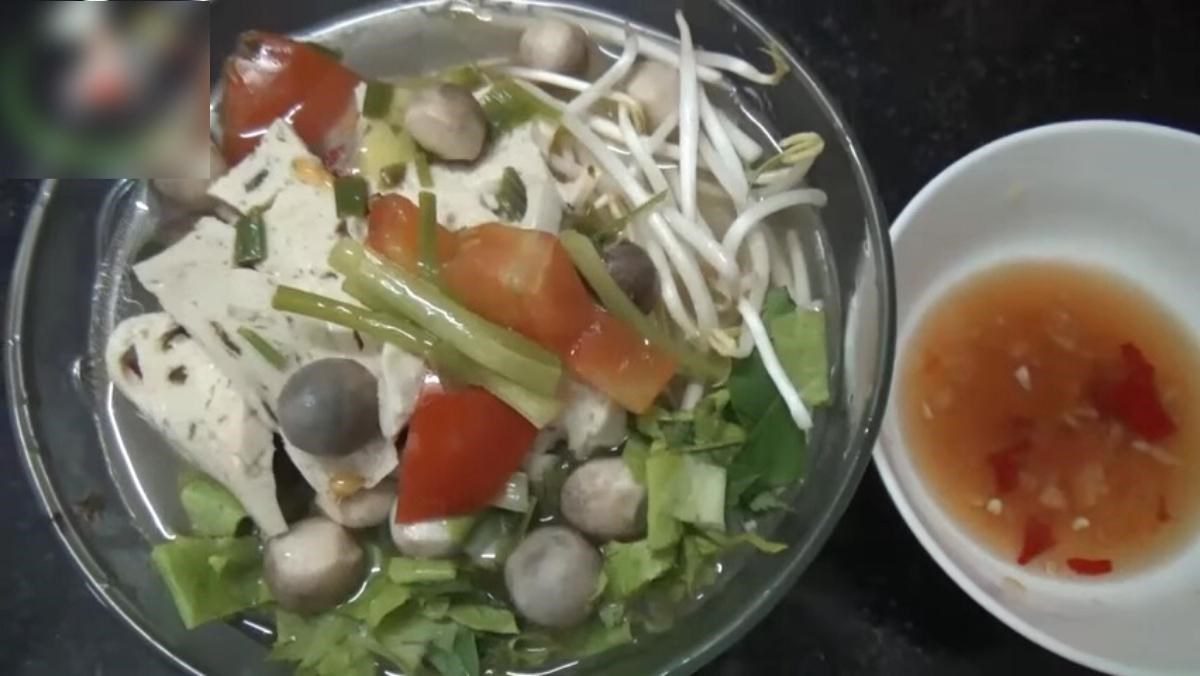 Vegetarian fish ball noodles made from ready-made fish balls