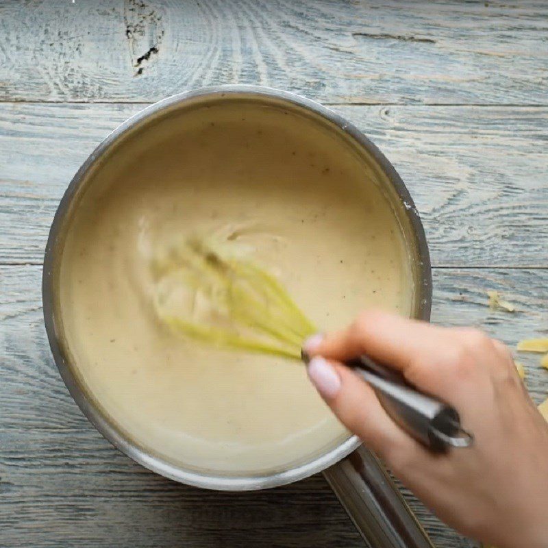 Step 4 Mixing cheese French-style baked potatoes - Potatoes gratin