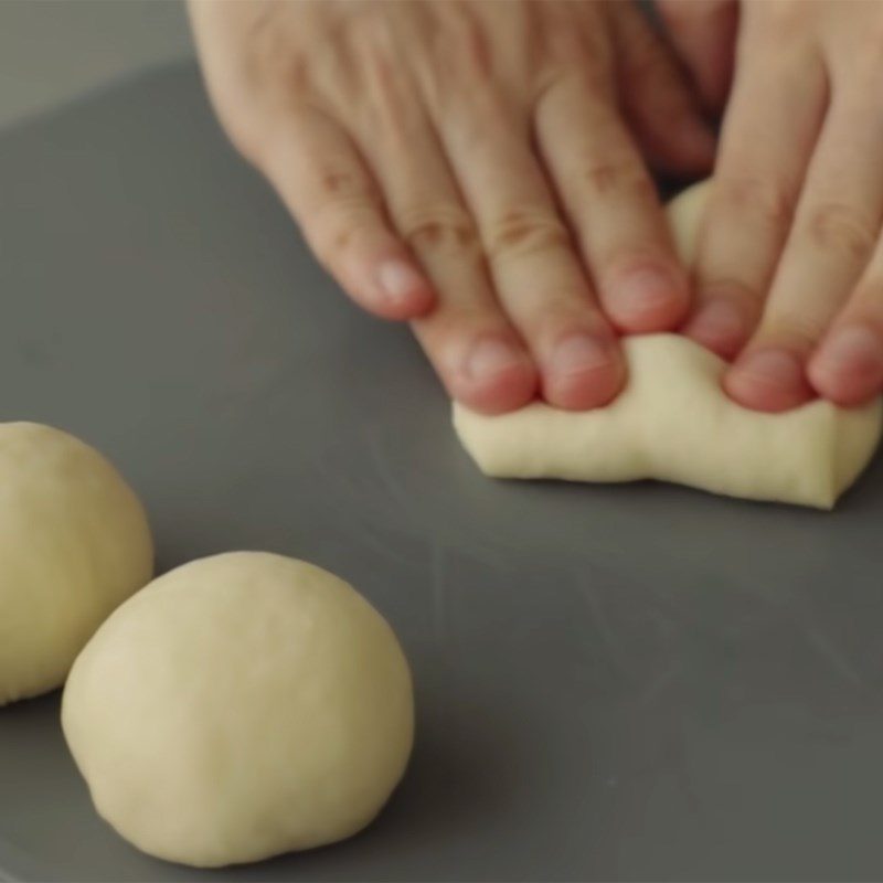 Step 4 Rolling the dough and shaping the bread Cheese bread using a pan