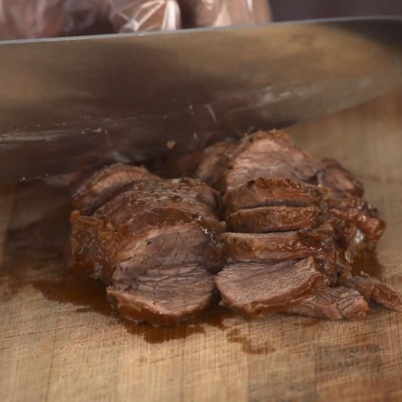 Step 4 Slice the beef Braised beef with soy sauce