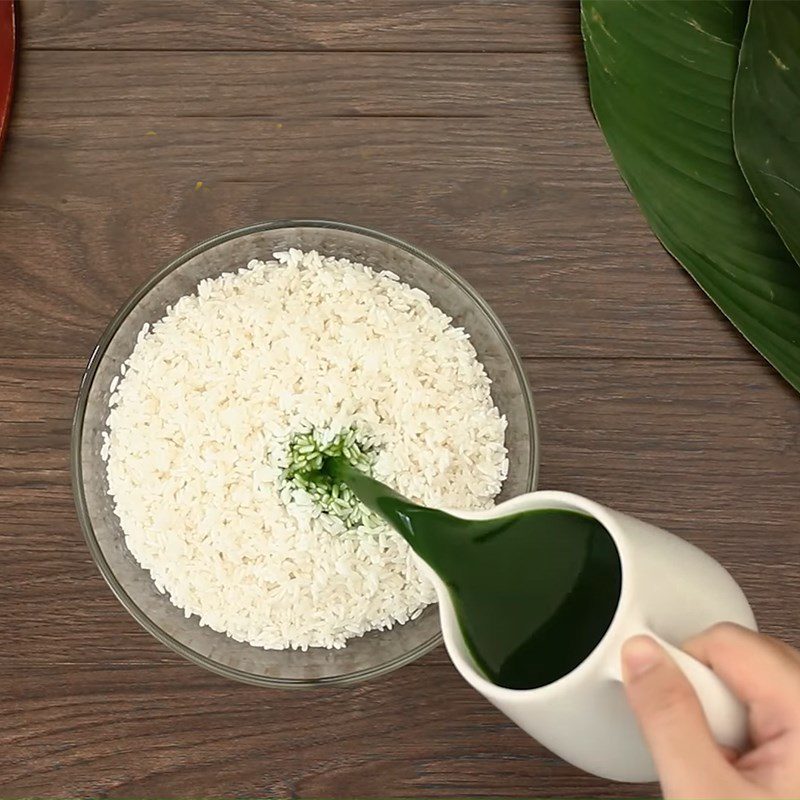 Step 1 Soak sticky rice and mung beans Seafood Banh Chung