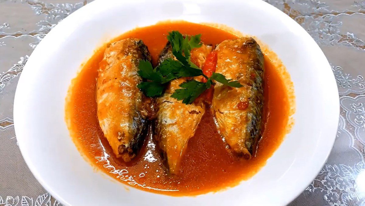 Fried Mackerel with Tomato Sauce