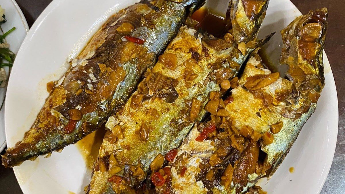 Garlic chili mackerel