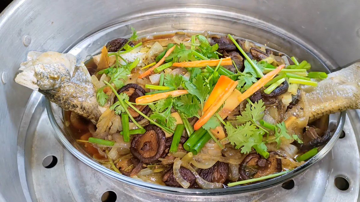 Steamed sea bass with shiitake mushrooms