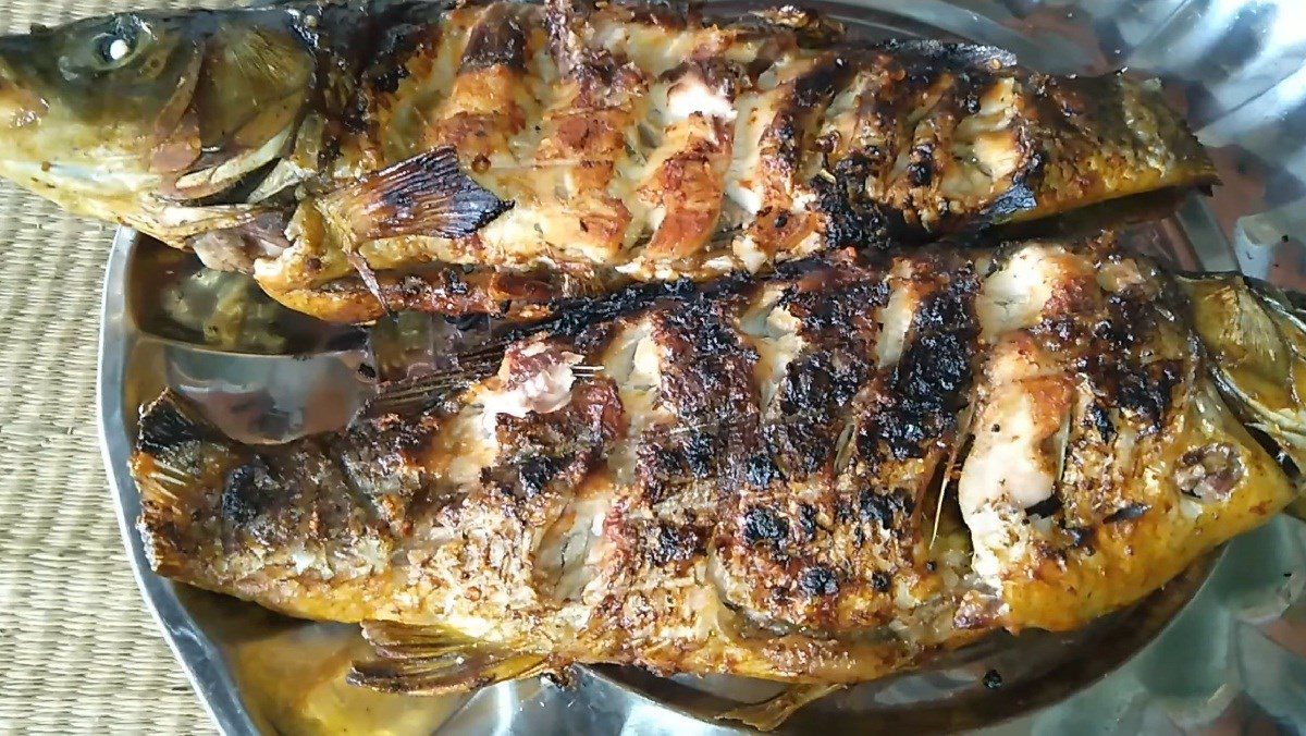 Grilled carp with chili salt