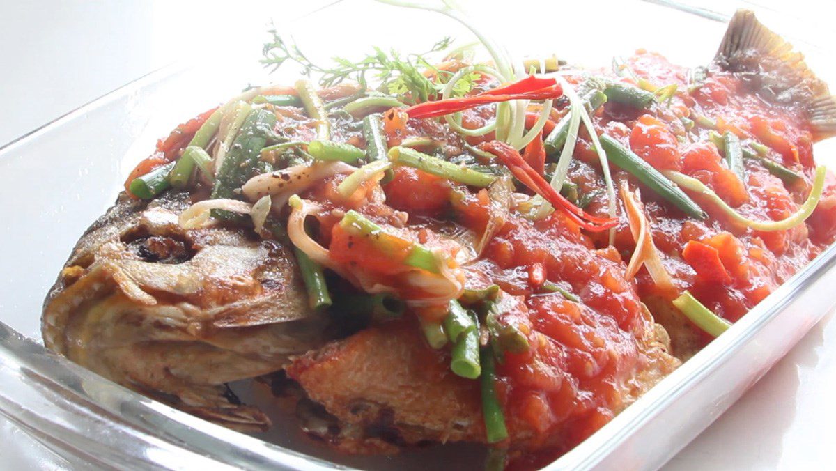 Pomfret Fried with Tomato Sauce