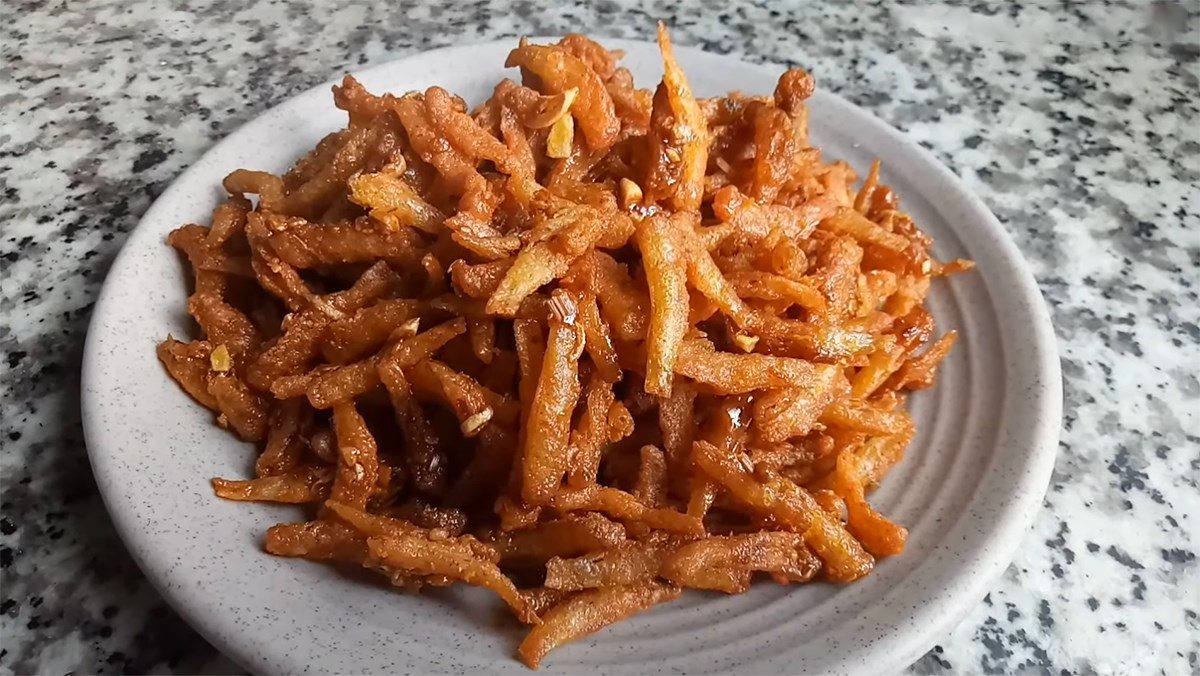 Fried Anchovies with Saté