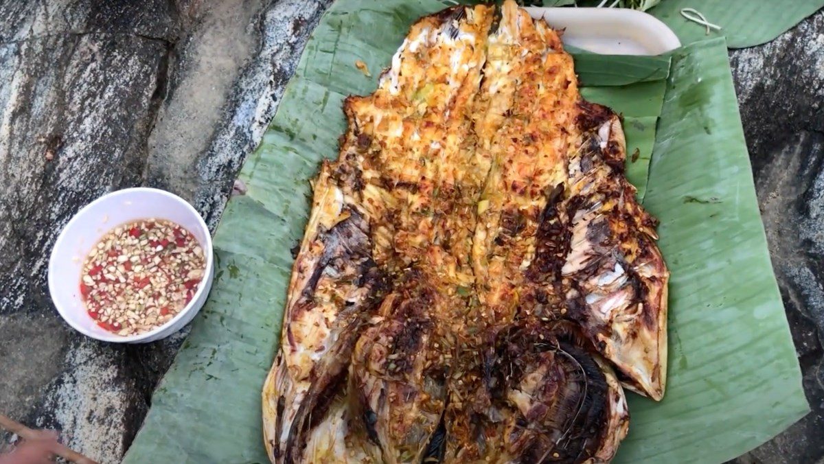 Grilled snakehead fish with galangal and lemongrass