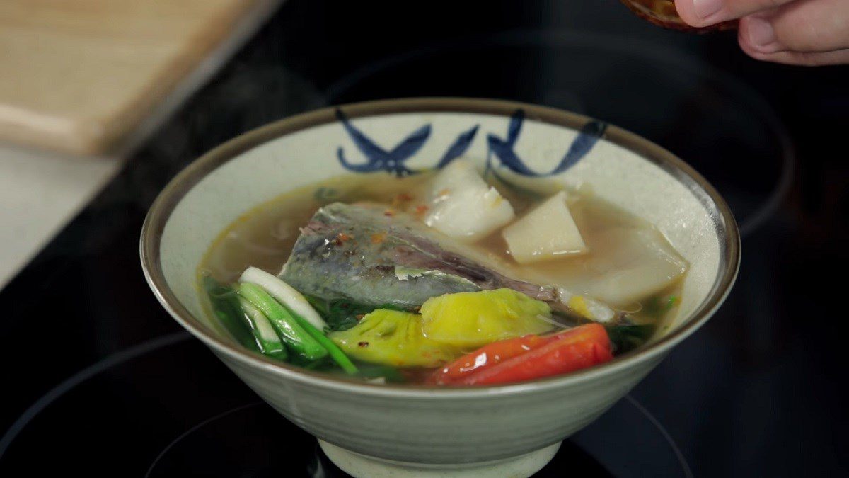 Bank fish cooked with sour bamboo shoots soup