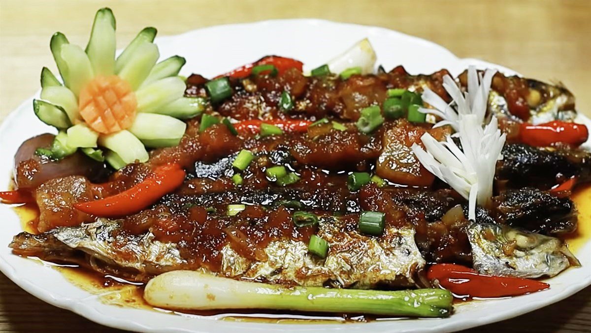 Mackerel Braised with Tomatoes