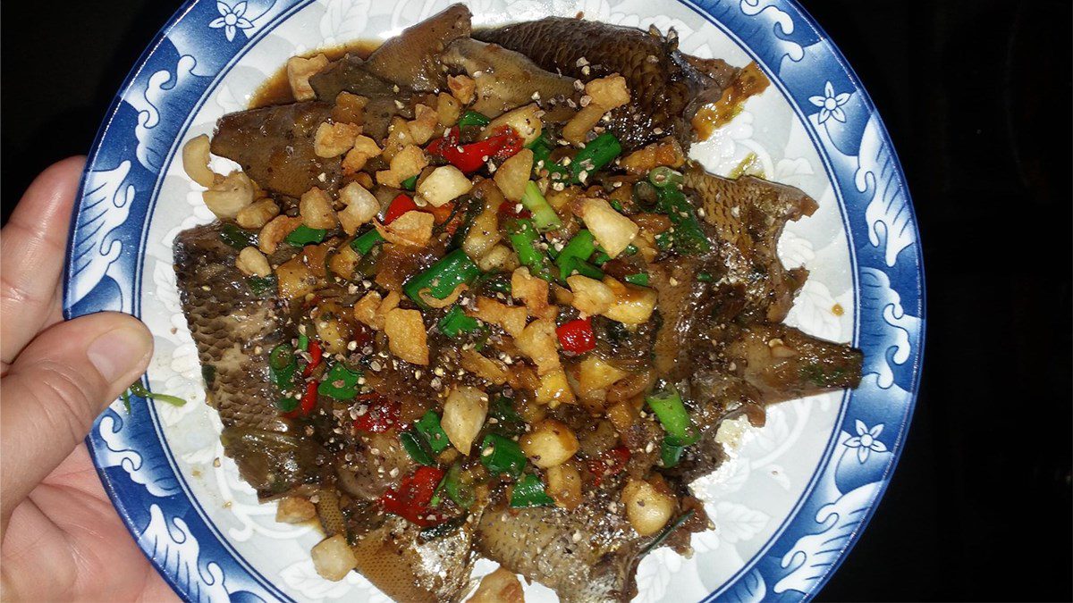 Braised snakehead fish with fatty topping