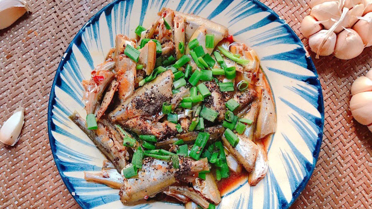 Braised tilapia with pepper and coconut water (recipe shared by a user)